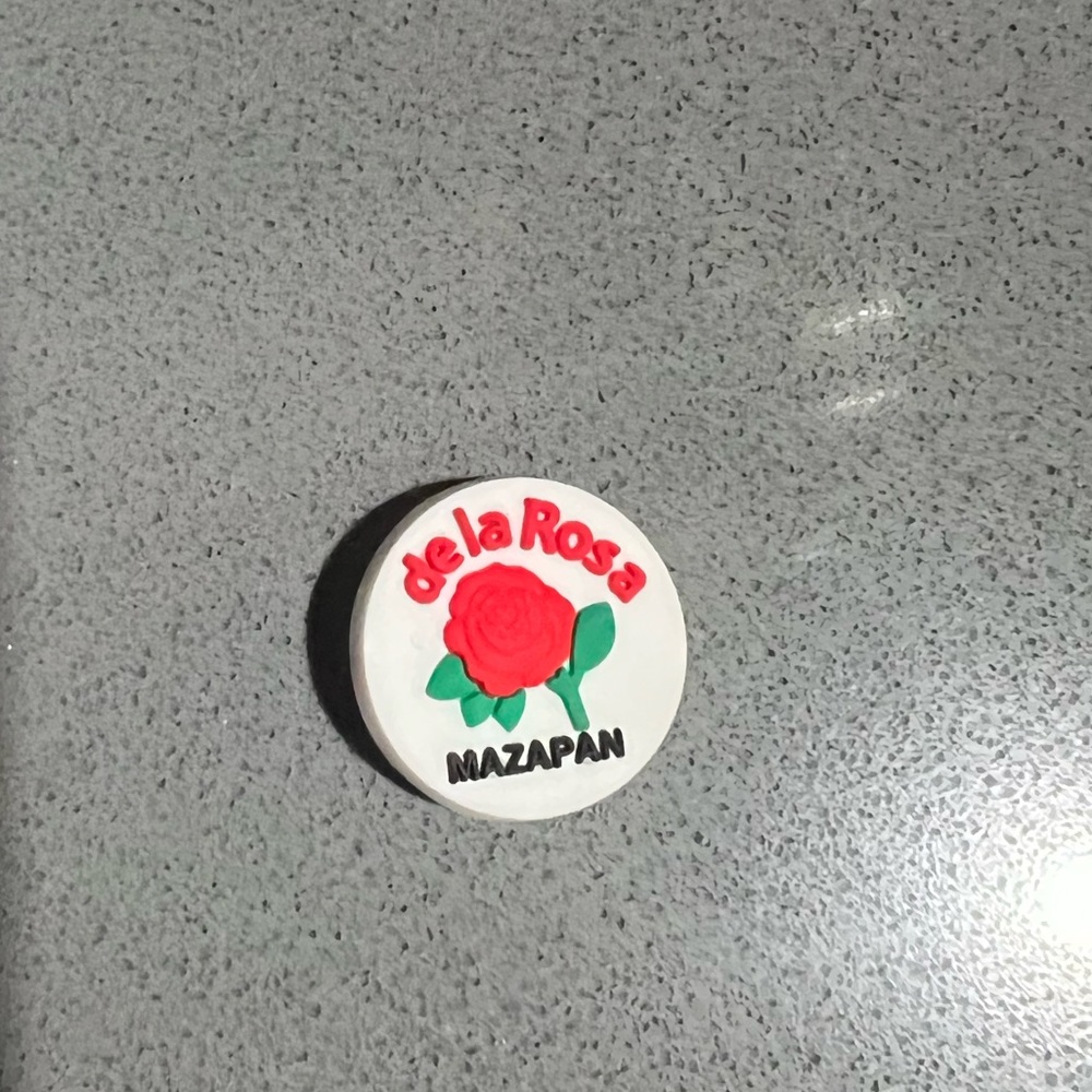 mazapán crock charm